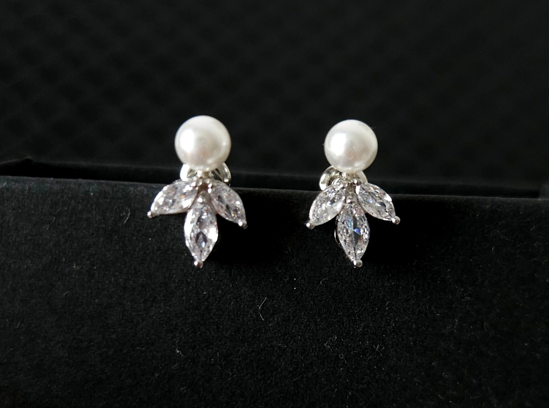 A stunning cubic zirconia and pearl jewelry set featuring a beautifully crafted necklace and matching earrings, perfect for weddings, parties, or any special occasion.
