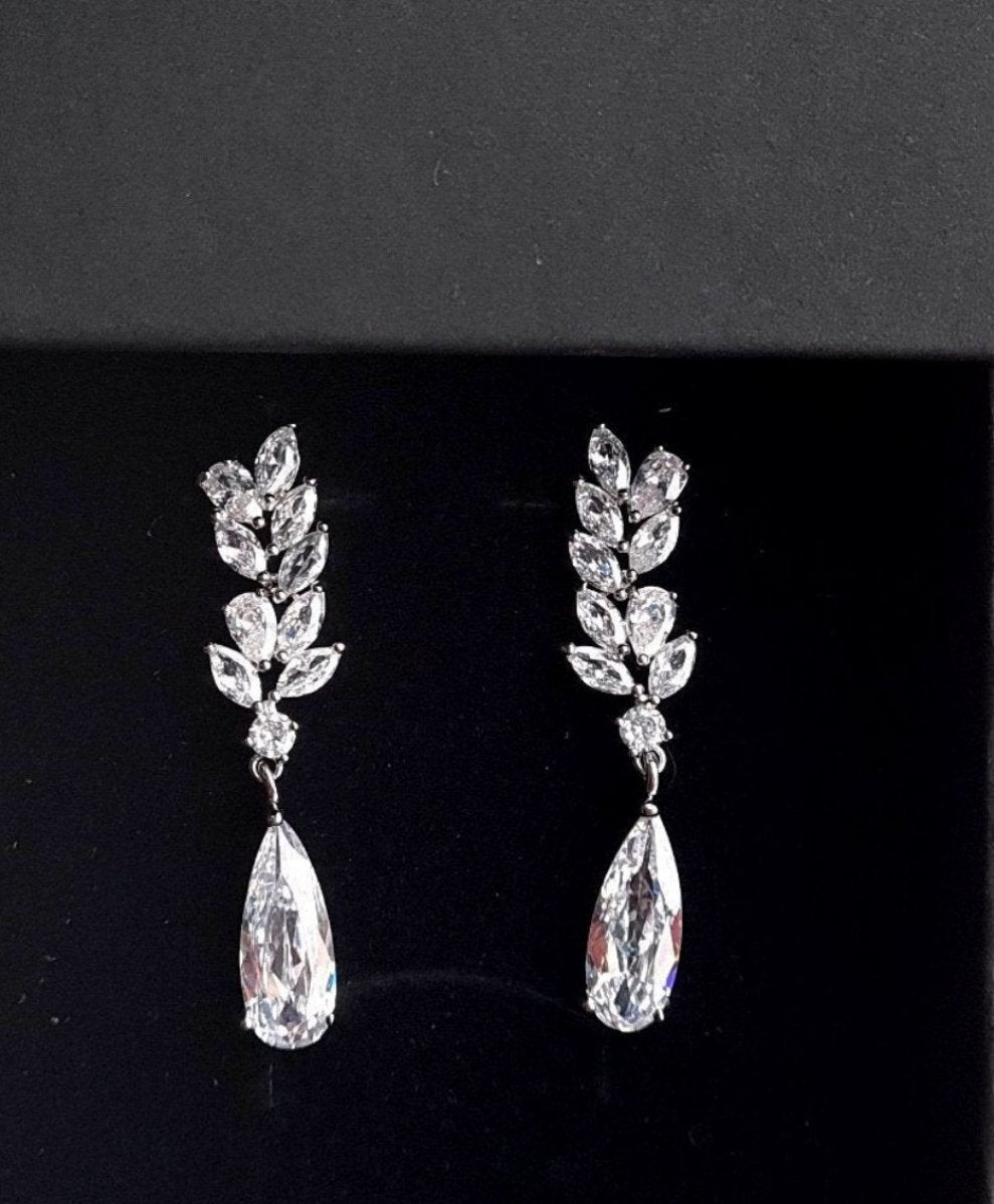 Lightweight and comfortable, the "Ari" earrings add beauty to any outfit