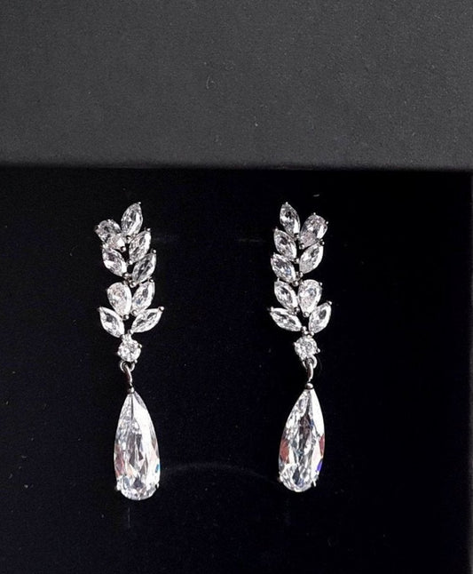 Lightweight and comfortable, the "Ari" earrings add beauty to any outfit