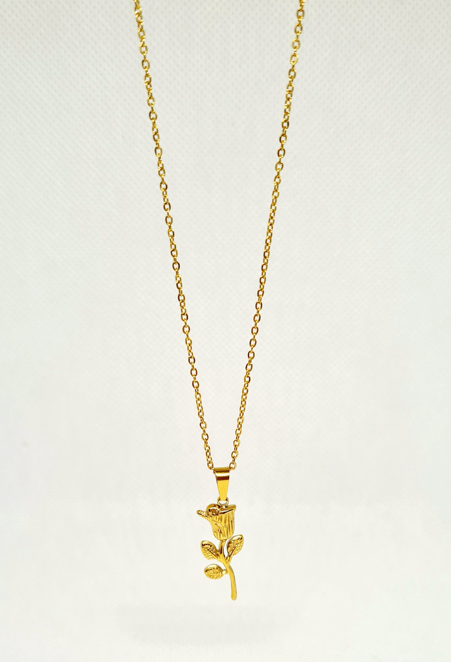 Elegant gold chain Aster necklace featuring a delicate flower pendant