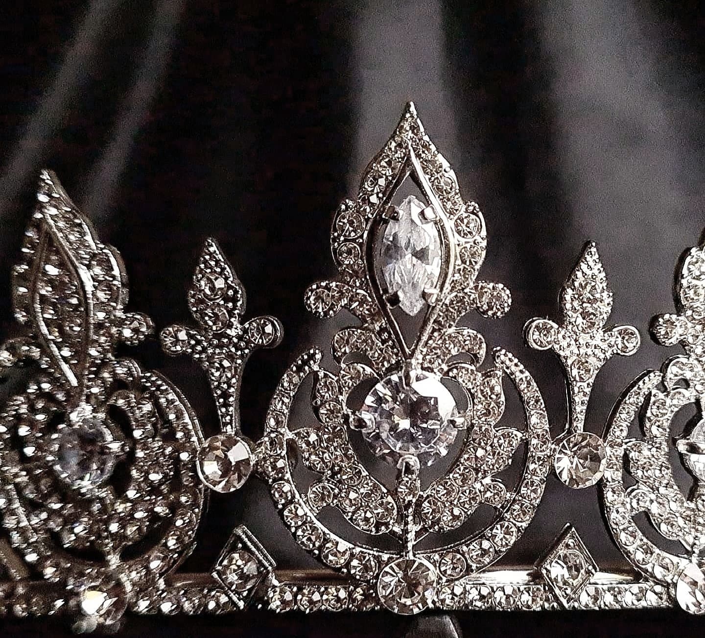 Elizabeth Tiara featuring cubic zirconia stones set in exquisite silver