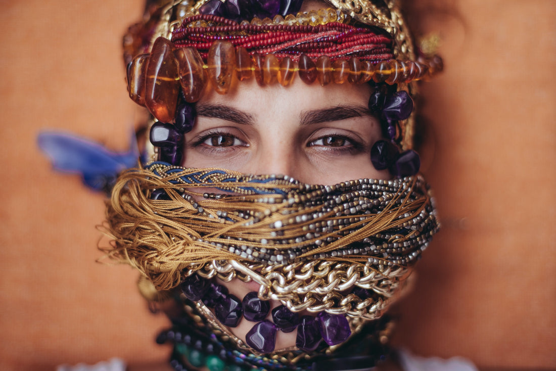 Shallow Foucas photography of face of woman covered with accessories.