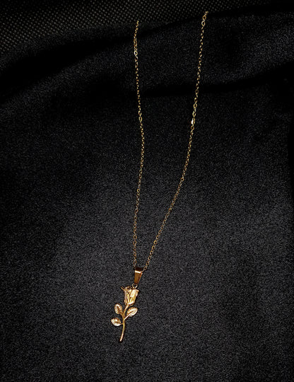 Elegant gold chain Aster necklace featuring a delicate flower pendant