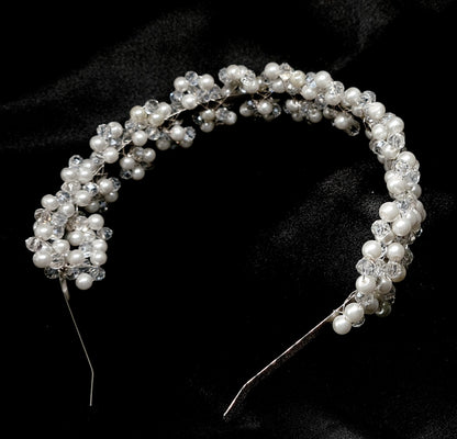 Elegant crystal headband, "Alina Hairband" adds timeless beauty to your wedding day.