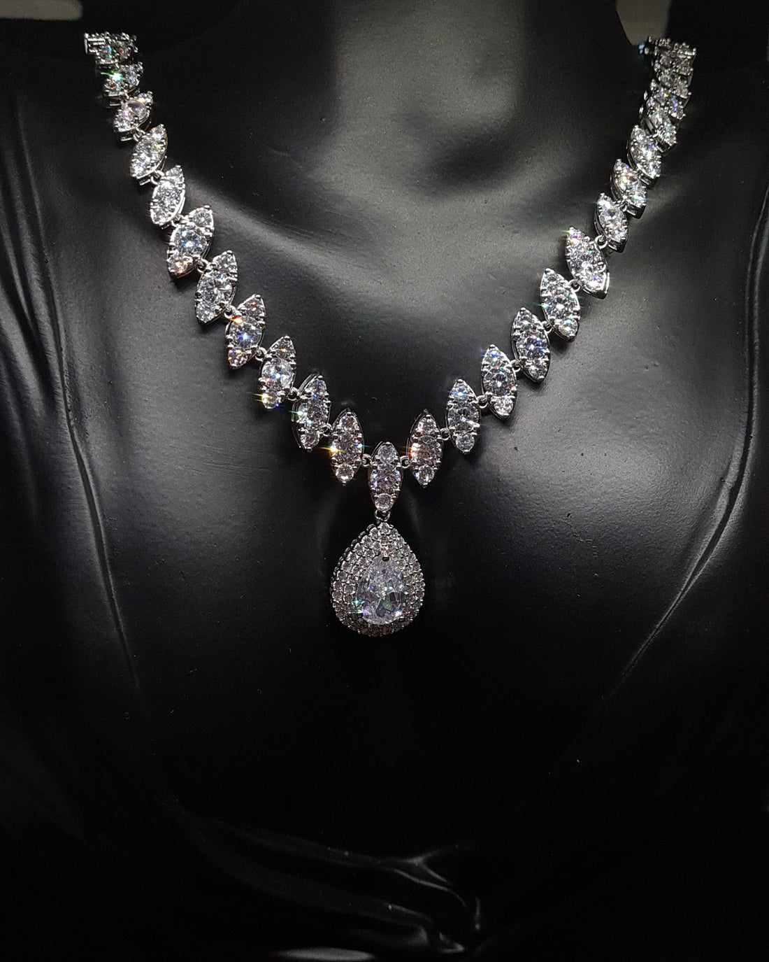 Sparkling cubic zirconia Else necklace, perfect for any occasion