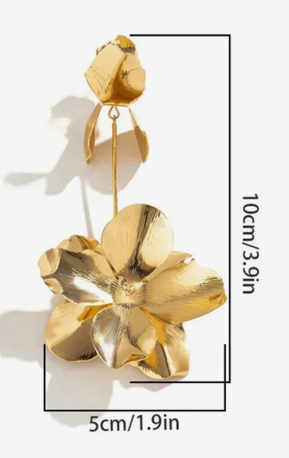 Gold flower dangle drop earrings